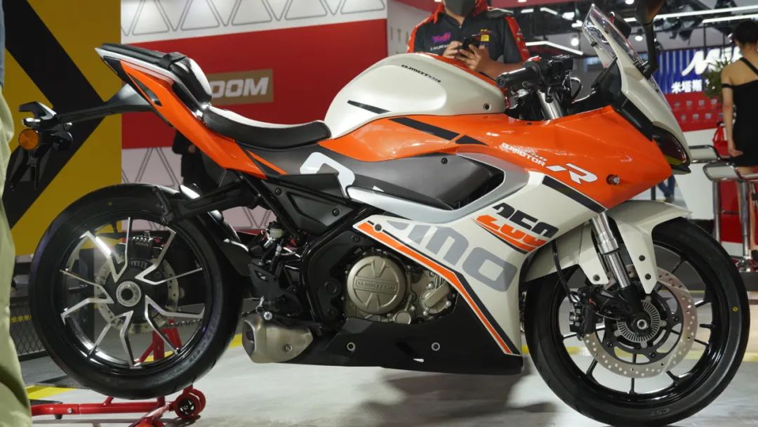 北京车展|赛250公布售价19999元/贝纳利黄巡5.98万，1200GT9.98万