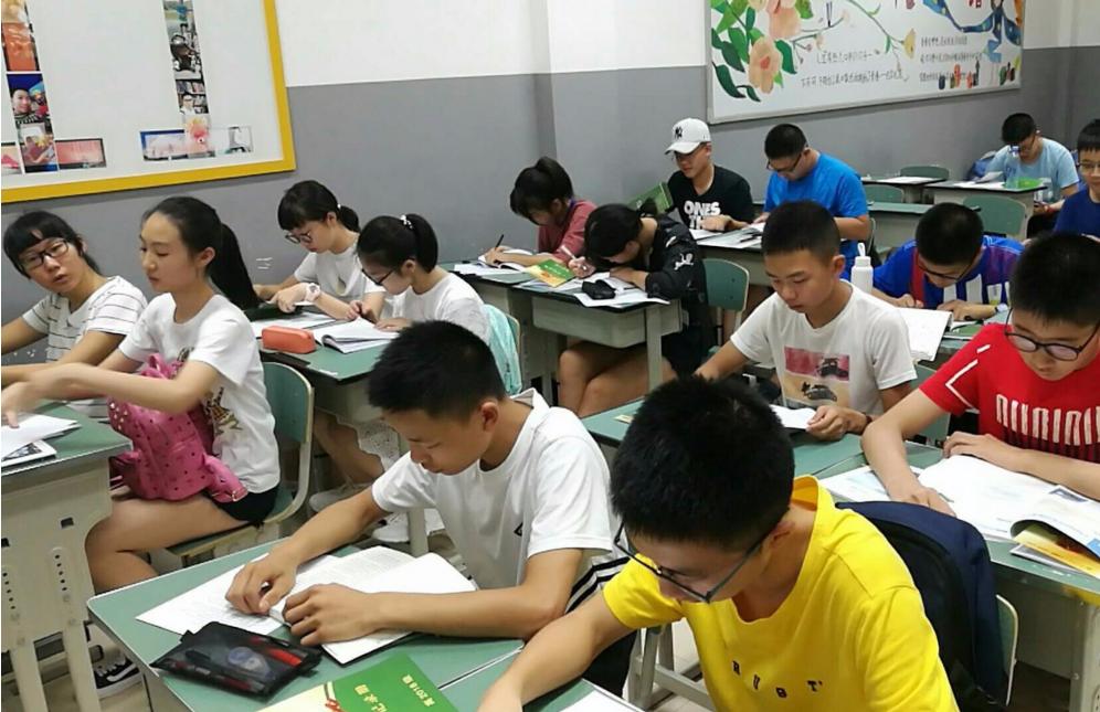 初中男生自认为很帅的行为,初中男生自认为很帅的三种行为