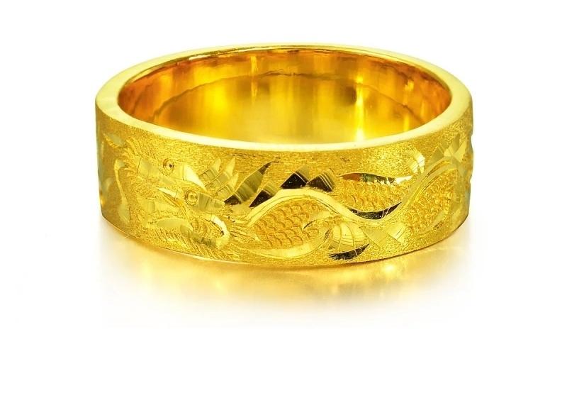 黄金绿宝石戒指多少钱男士,男士戴黄金戒指有什么讲究吗