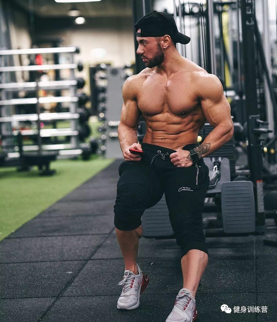 远离类固醇！34岁肌肉*男猛**身材炸裂，却无法让老婆怀孕...