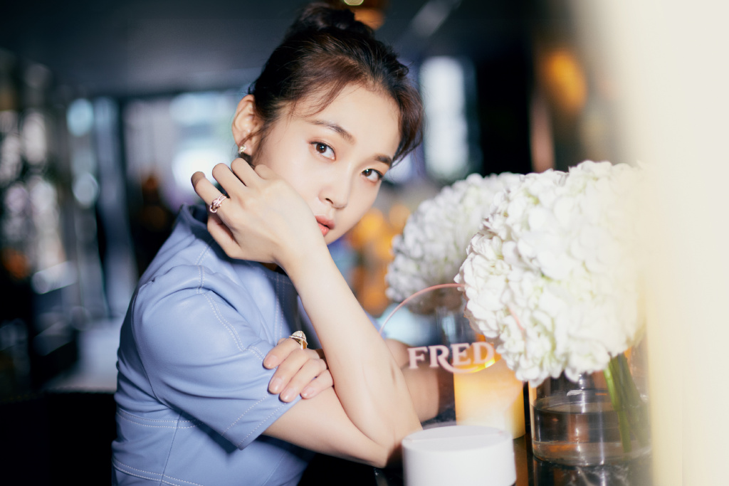 张佳宁马甲线,张佳宁穿黑色吊带