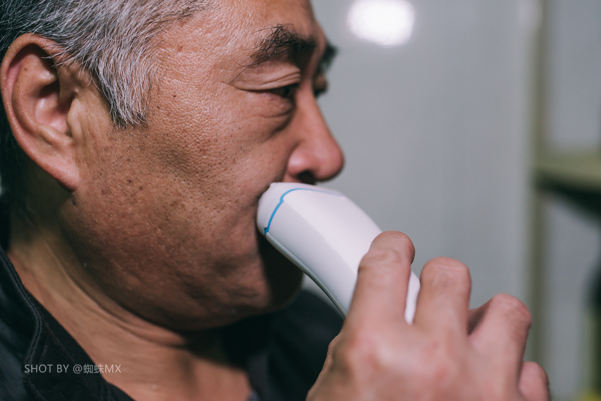 给父亲的须眉电动剃须刀，居然找到了“割韭菜”的感觉，米粉泪奔