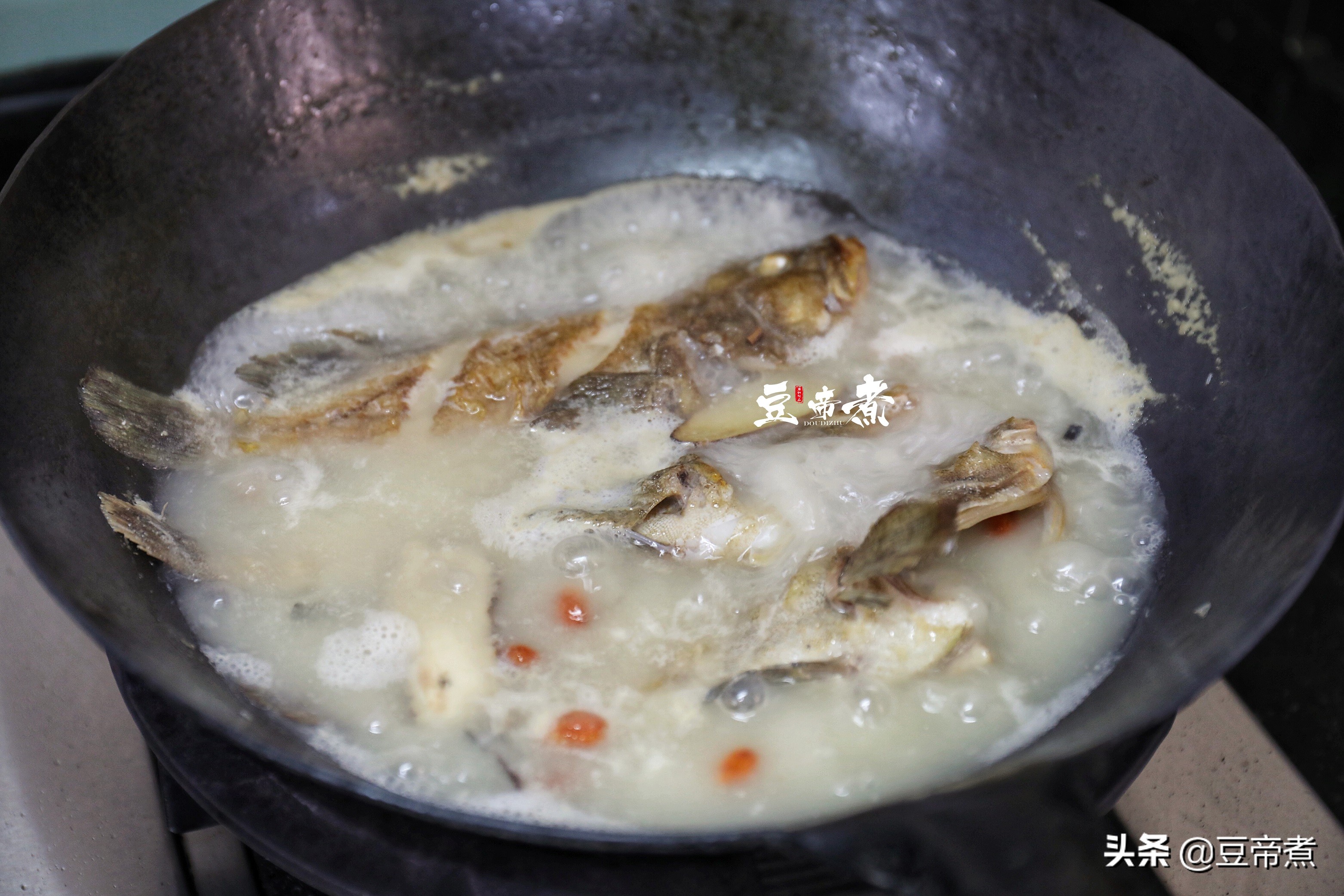 煮鱼汤怎么煮多奶,鱼汤怎么煮到最鲜