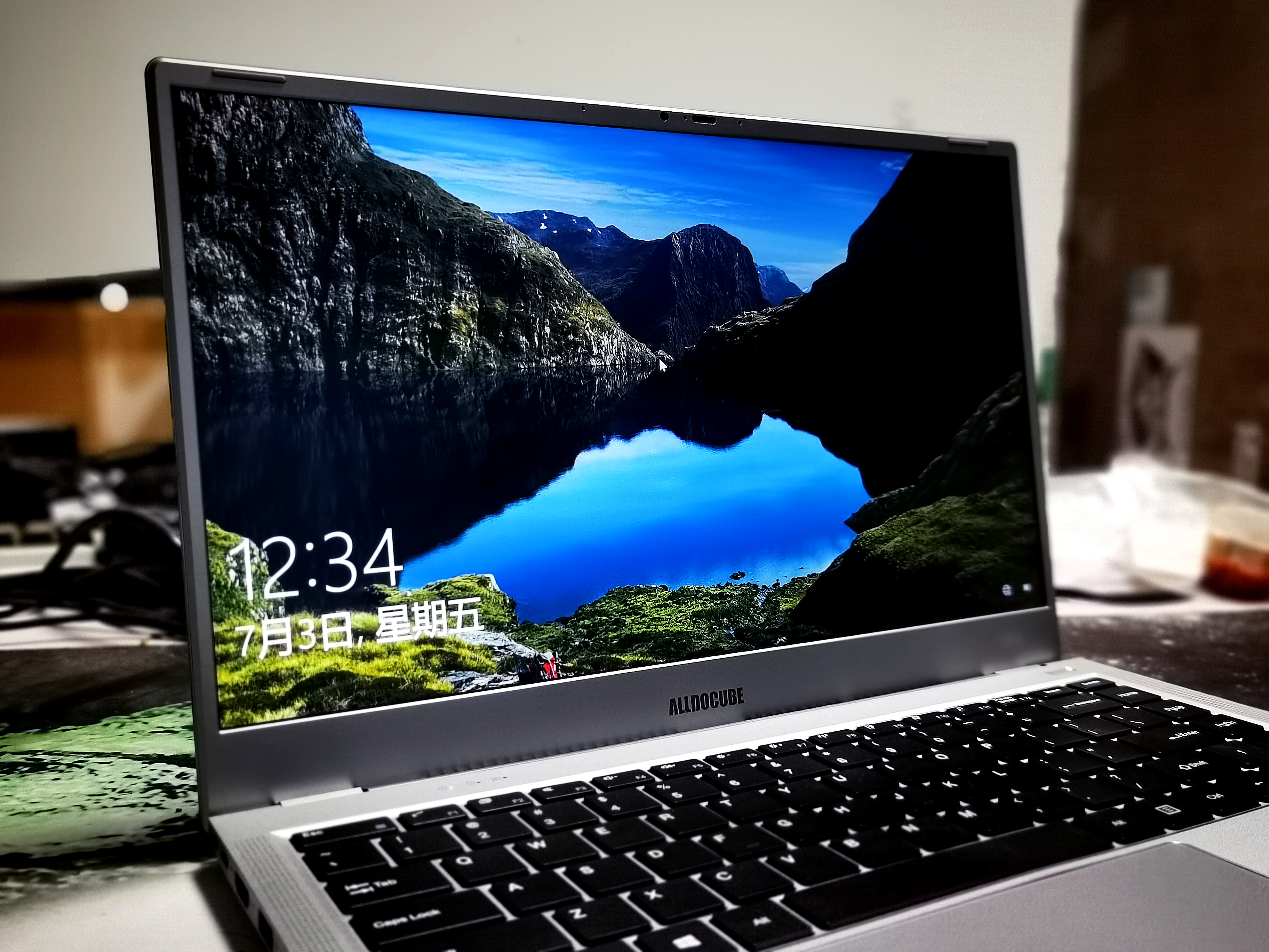 酷比魔方i7对比微软,酷比魔方i7book笔记本