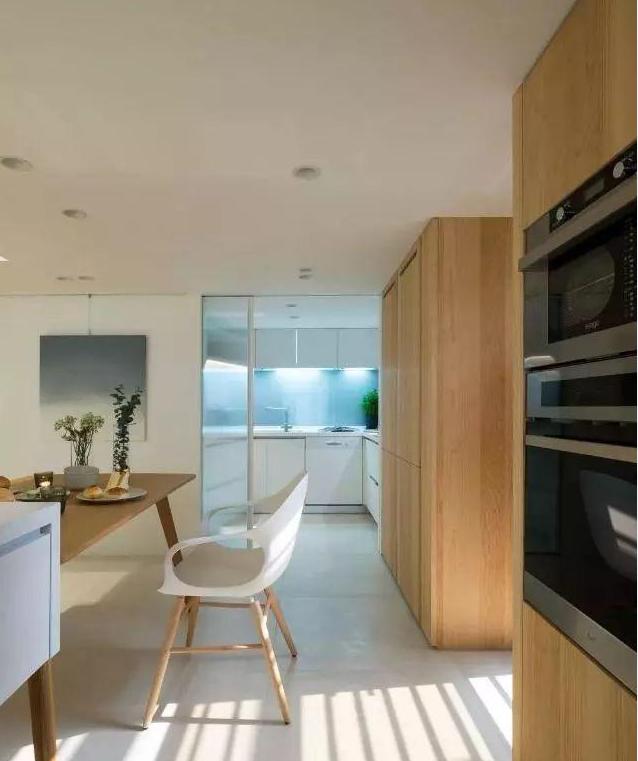 不到50平小房,变两层小别墅,将床架在半空中,瞬间多出间房