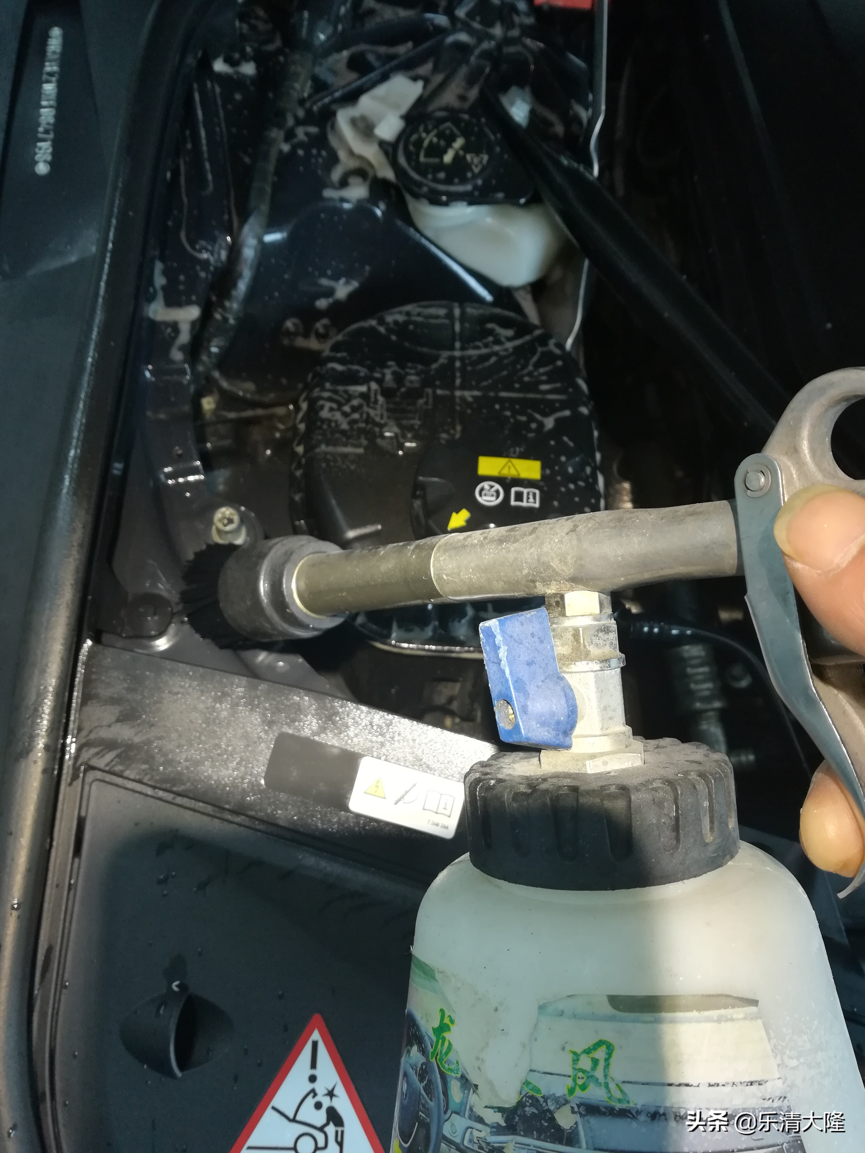 广州宝马7系内饰清洗,宝马7系发动机舱清洗