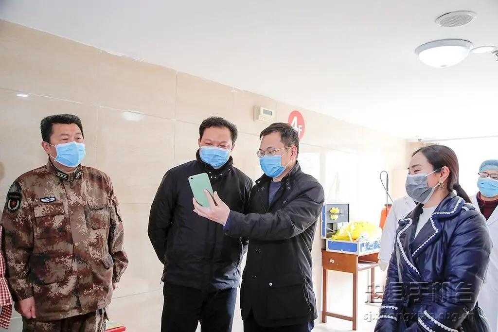 忠县3万余*党**员“亮剑”斩疫魔