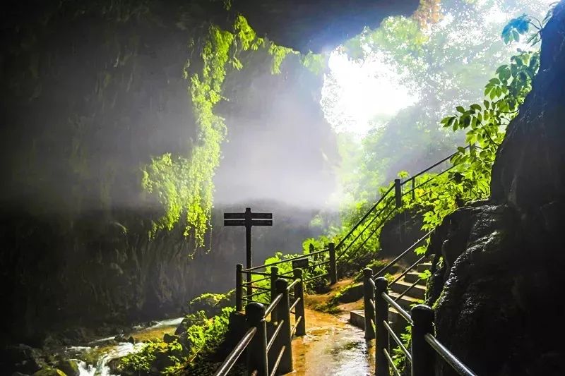 躲进这道地球上“美丽的伤痕”里，感受盛夏直降10℃的清凉