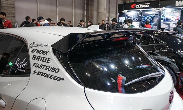 丰田卡罗拉改装视频欣赏,日本男子花200万日元变身狗造型