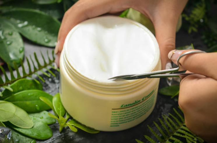 想拥有赵丽颖同款肌肤?这款澳洲绵羊油,冬天也能焕发“新肌”