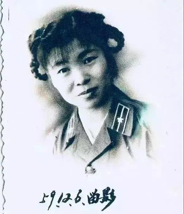 中国首位女空降兵捐款千万,中国首位跳伞女兵再捐七百万