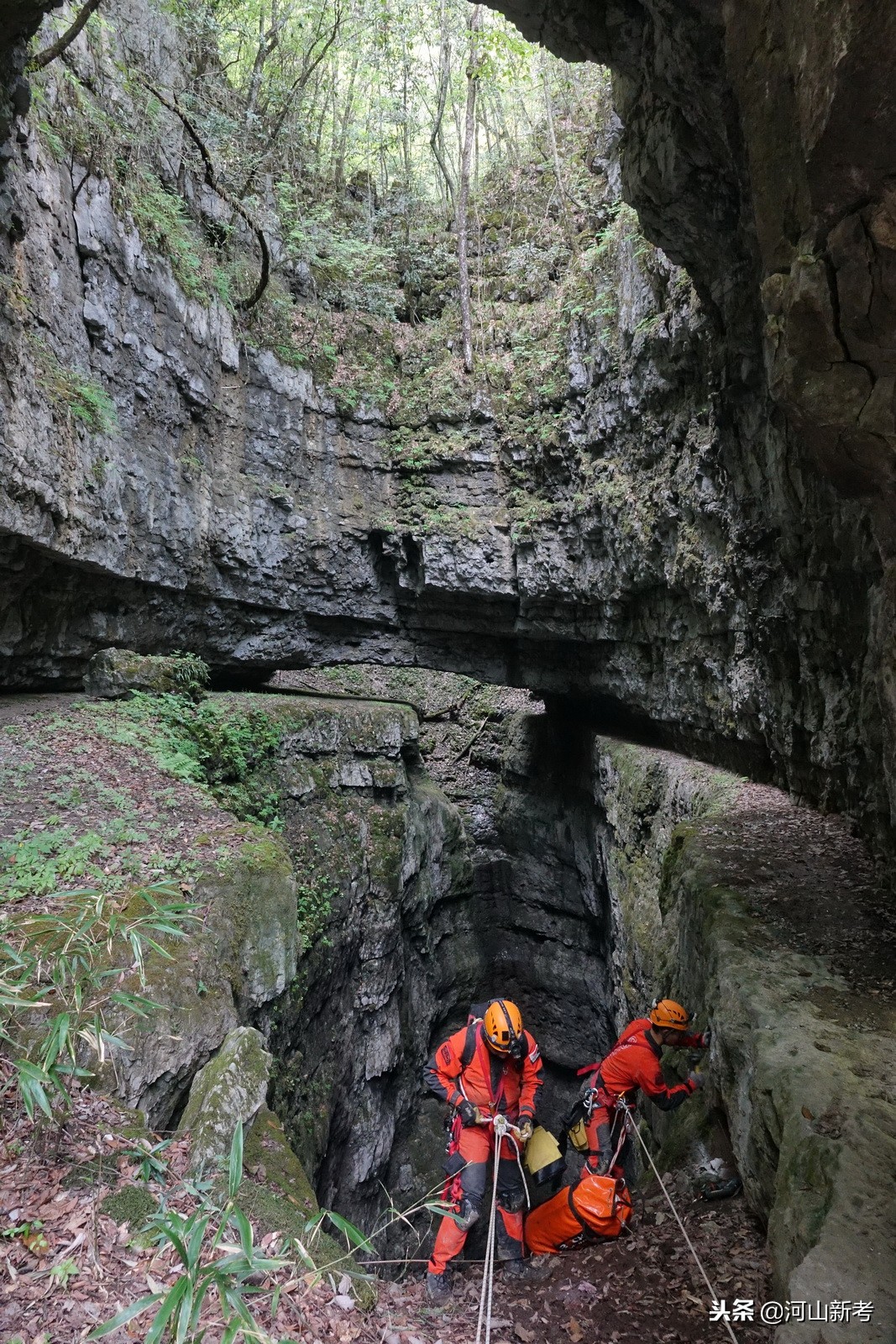 探险中国天坑视频,专家探险贵州神秘天坑完整版视频