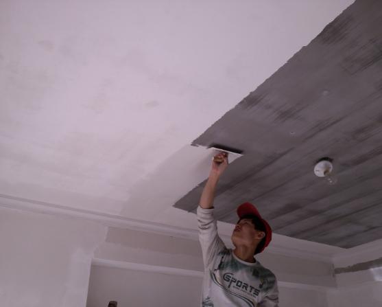 墙面乳胶漆滚刷好还是喷涂好,墙面乳胶漆是滚还是喷