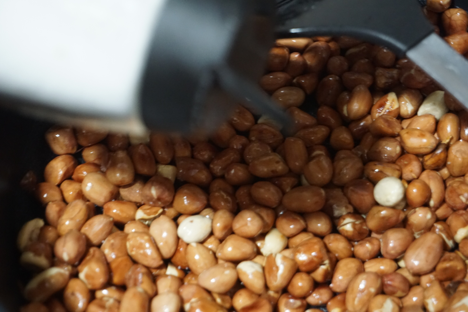 油炸花生米的做法酥脆,炸花生米原味