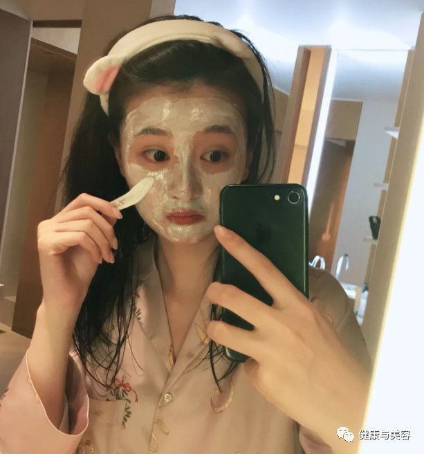 乔欣素颜直播用的哪款粉底液 (乔欣现实版粉底液)