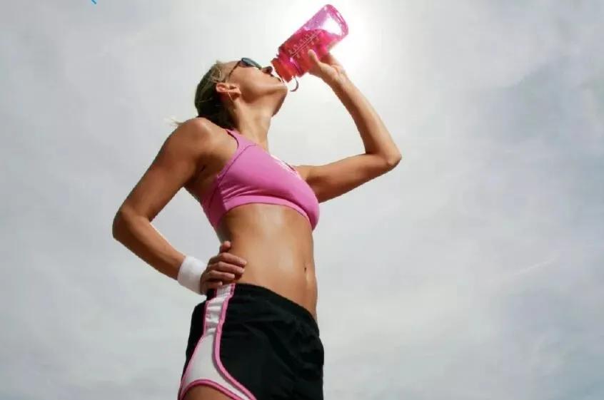 高渗性脱水最早出现的症状是,各种脱水的症状