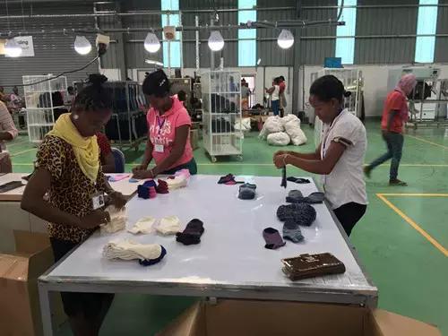 这一群制假发工厂,竟养活了30万当地人!