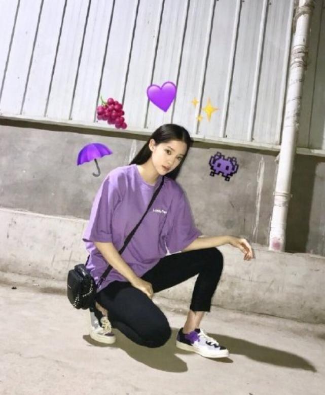 欧阳娜娜背带裤里面穿花上衣,欧阳娜娜背带裤搭配图片