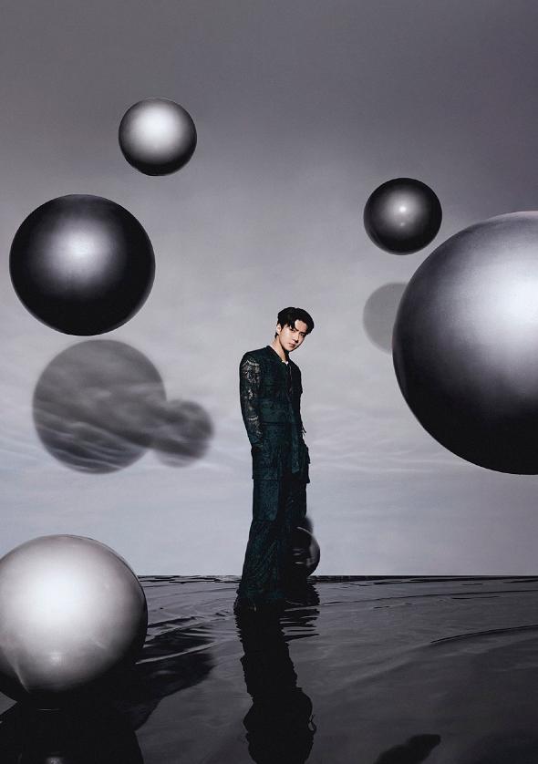 难为EXO的cody了!能找到这么多怪衣服,*钟金**仁用脸消化乞丐装