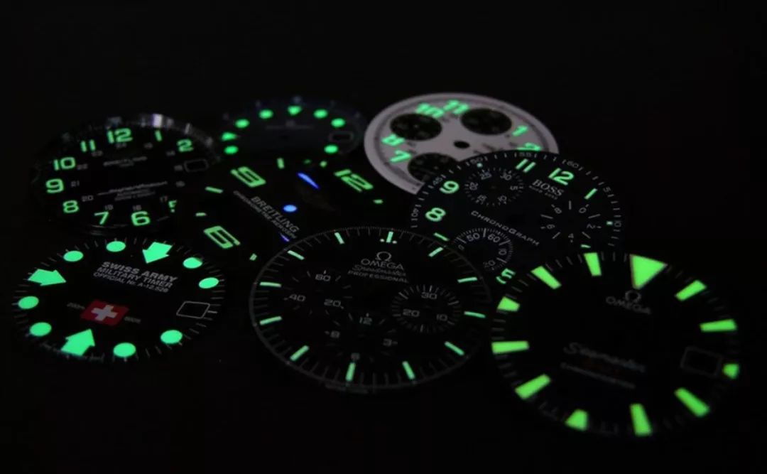 手表不能戴着洗澡,手表不能戴着洗澡解析