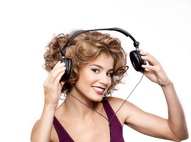 耳机这样戴才是正确的,戴耳机需要注意什么事项保护耳朵