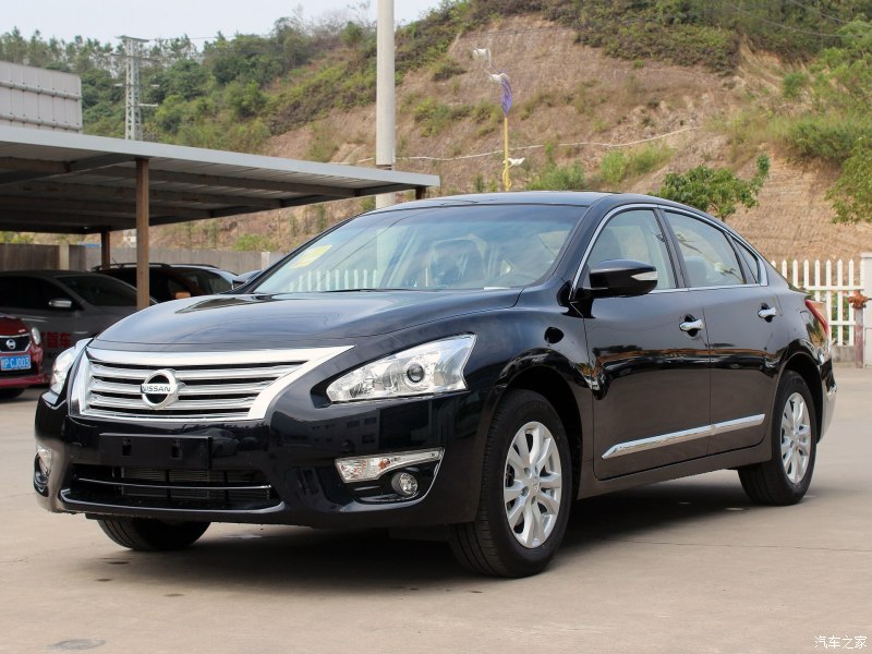 小胡说车日产天籁,小汪试车日产天籁