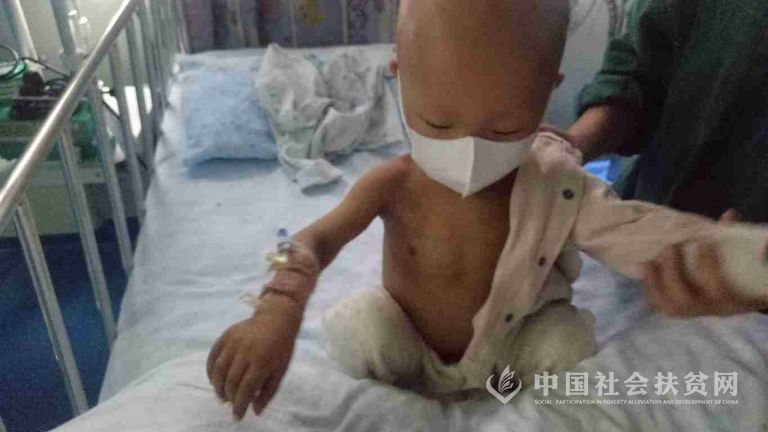 3岁白血病宝宝,3岁白血病患儿被妈妈放弃治疗