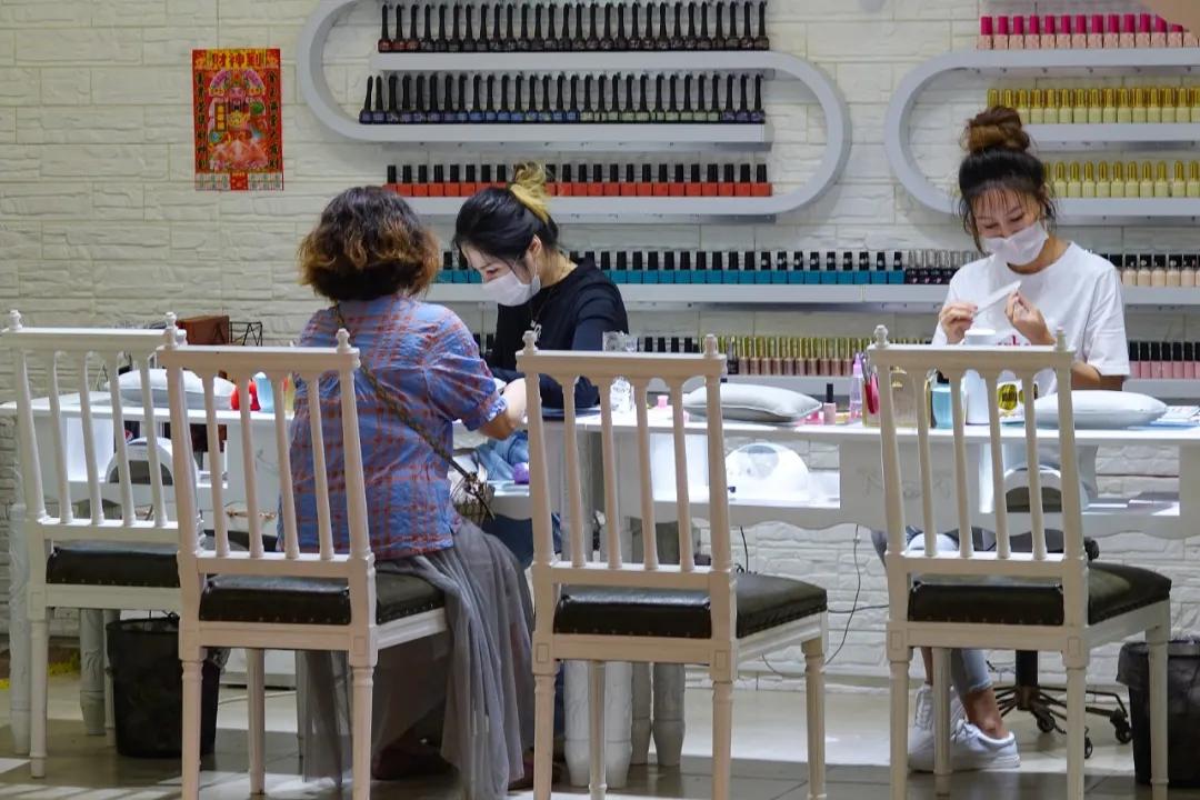 年轻人的小店梦，一碰现实就碎了