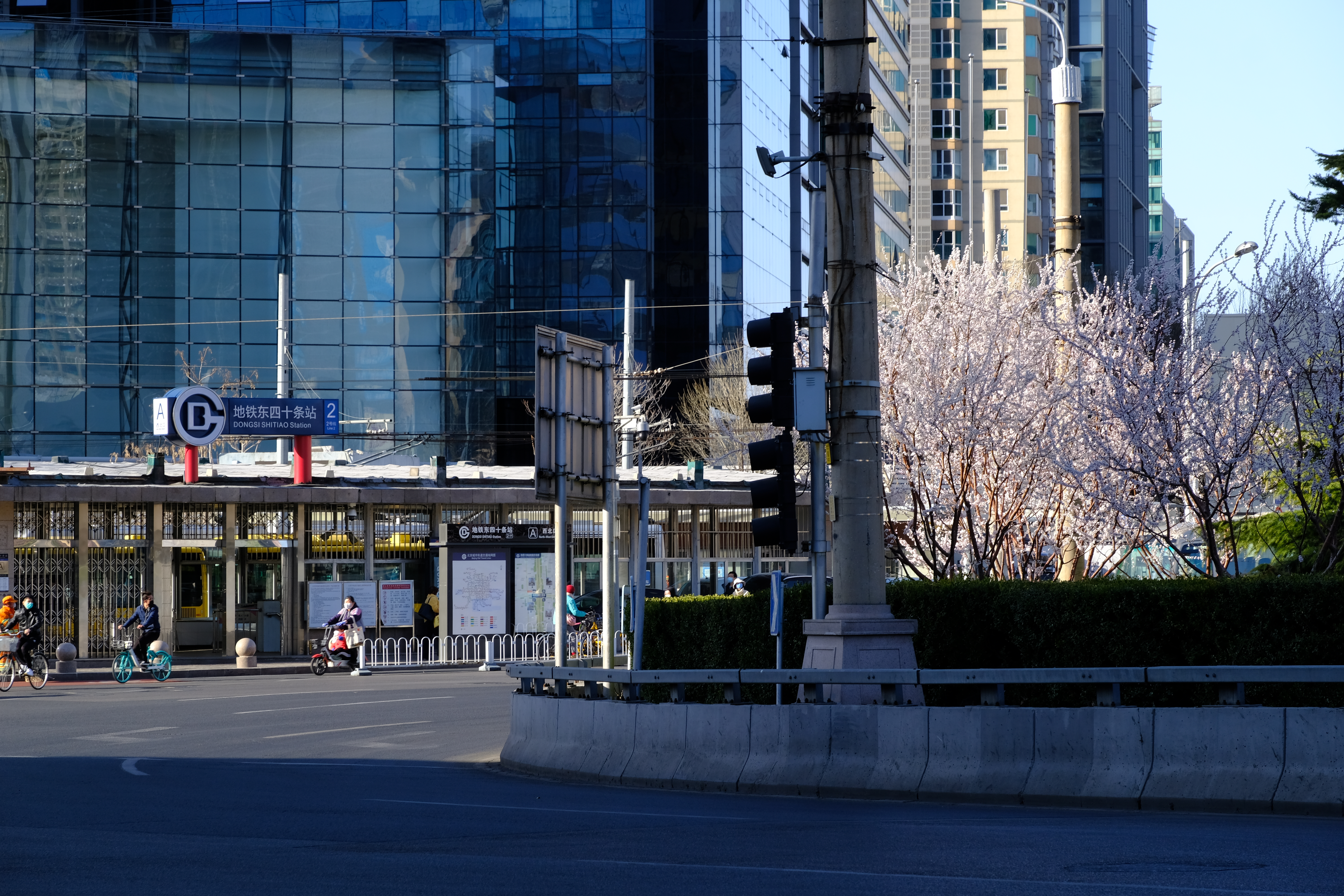 开往地铁上的春天,开往春天的地铁邂逅京城的花开