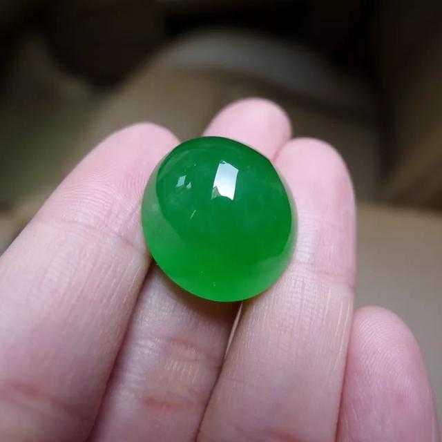 大马坎玻璃种翡翠原石图片,捡到大马坎原石