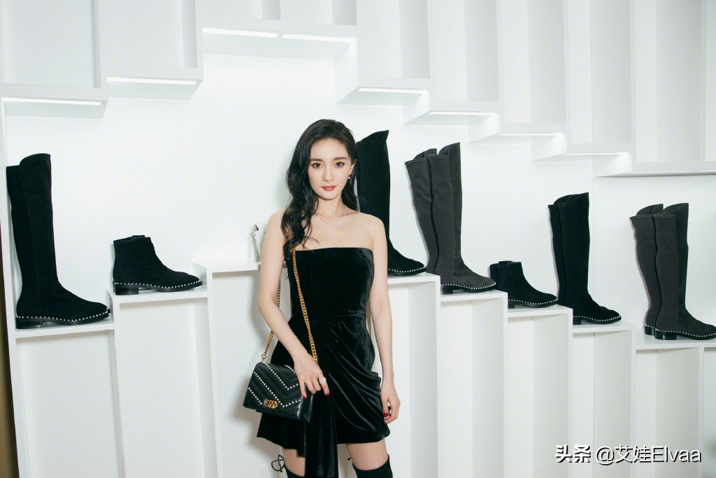 杨幂礼服配运动鞋露馅被网友吐槽,杨幂红裙新造型