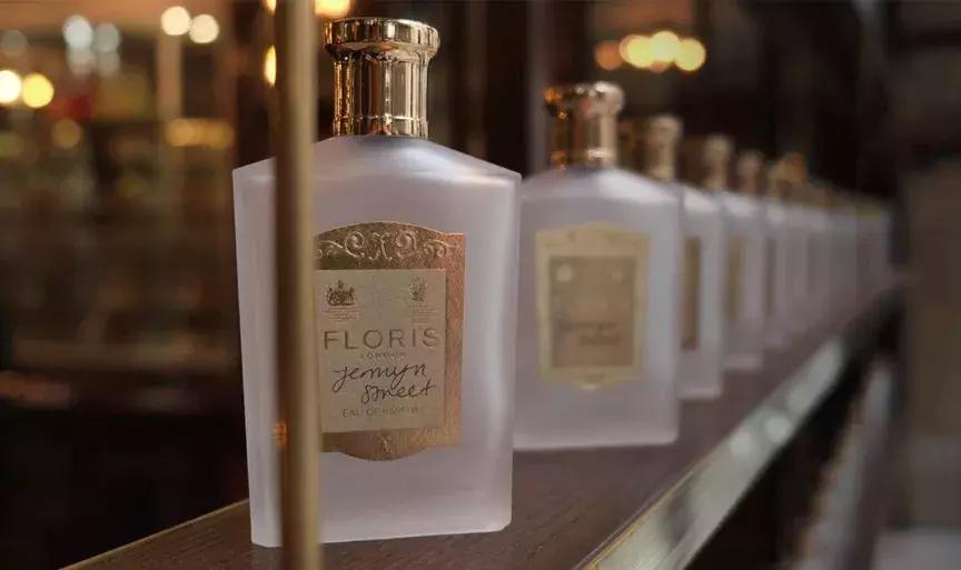 英国皇家礼服品牌,英国皇家座驾牌子