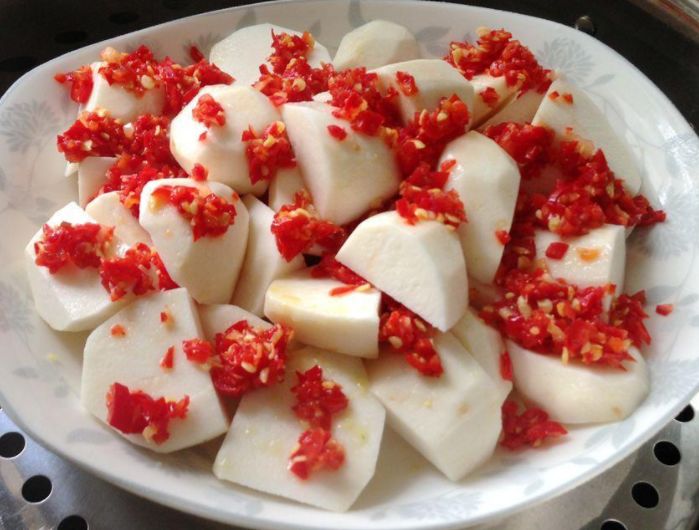 剁椒蒸鱼头里的芋头怎么做好吃,坛子剁椒芋头丝怎么炒最好吃