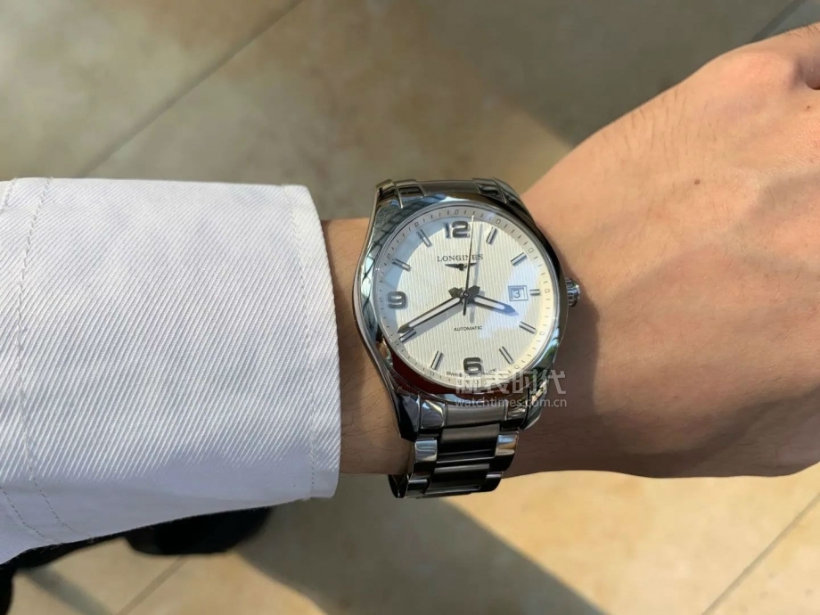 网友晒自己微信好友数量,网友晒1300手表