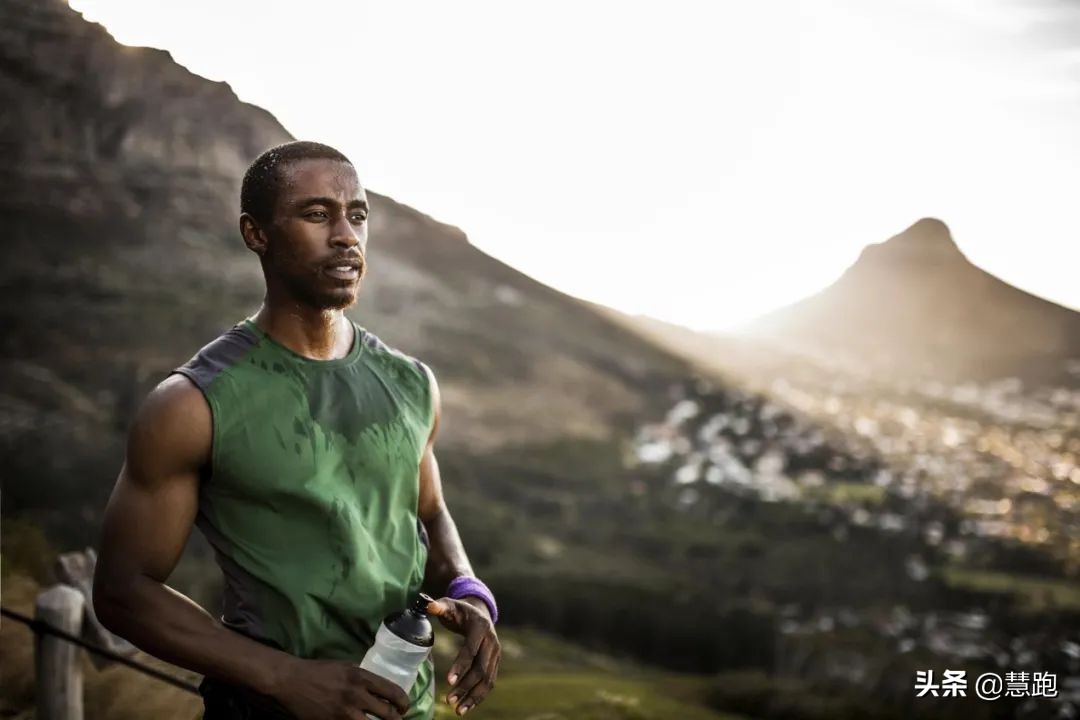 跑完步适合喝什么解渴,跑完10公里后如何补水