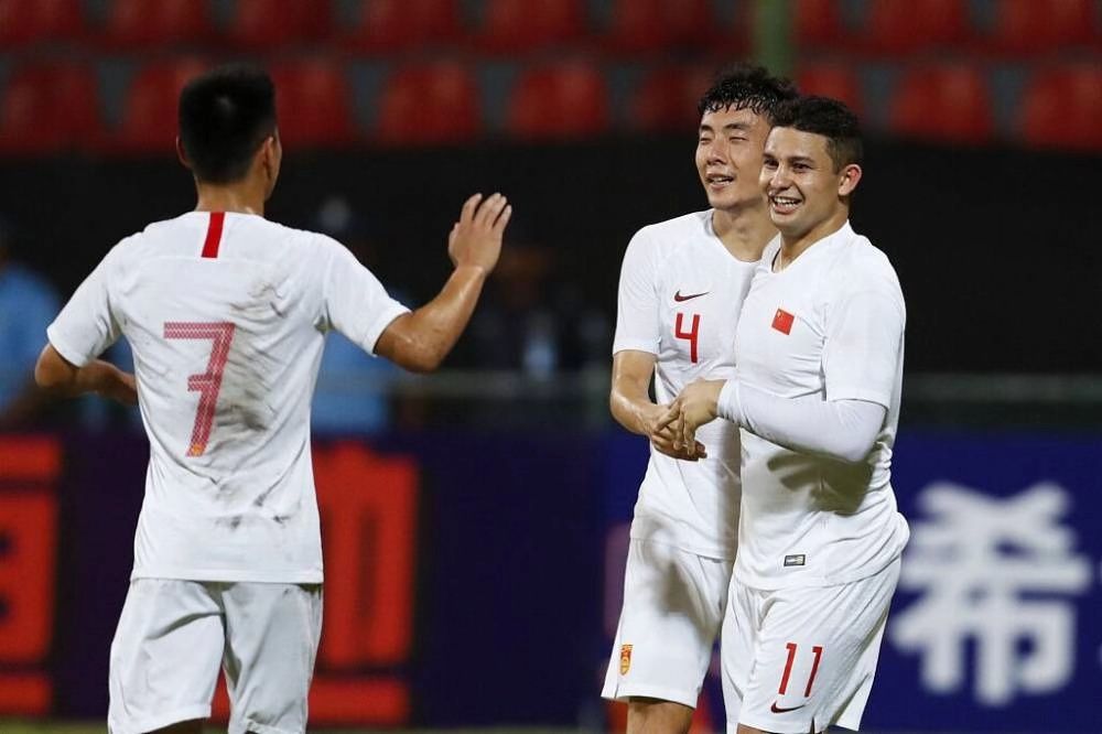 国足梅开2度艾克森,国足最新大名单公布艾克森入选