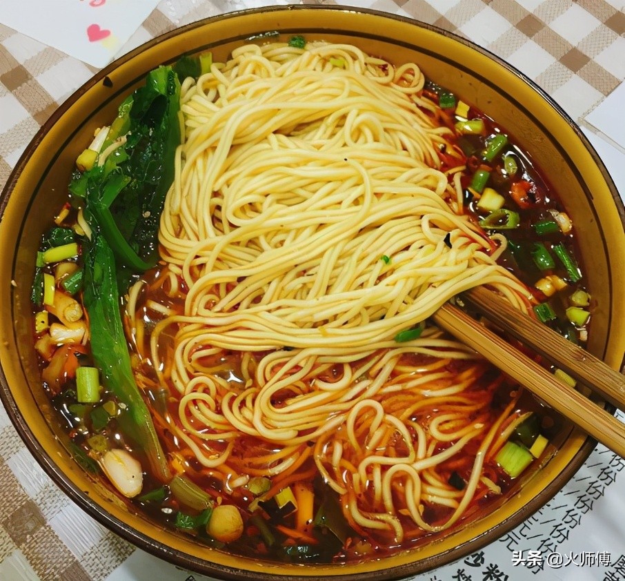 重庆正宗小面培训基地,重庆学做小面学费多少钱