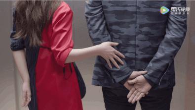 凭烂片赢来名气？官宣恋情秀恩爱，对方是个富二代？