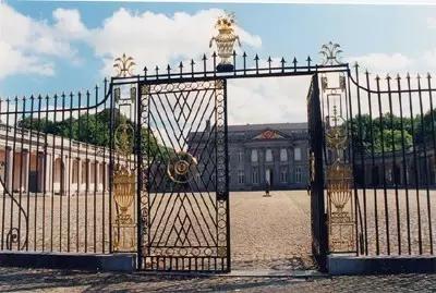 这个漂亮的中国女人轰动整个西方被尊为“圣母”,中国却少人知道