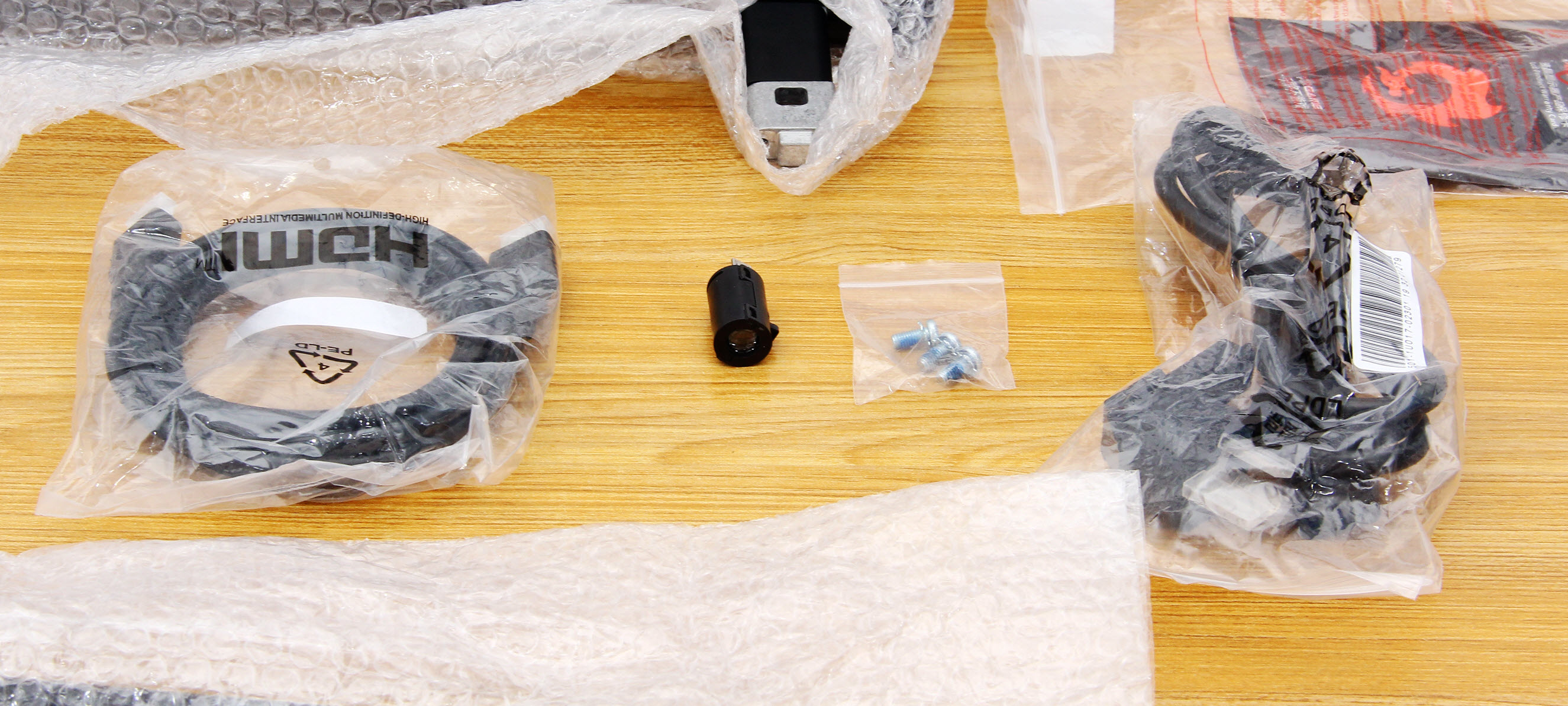 2k240hz27寸曲面带鱼屏显示器,接口丰富的34寸带鱼屏曲面显示器