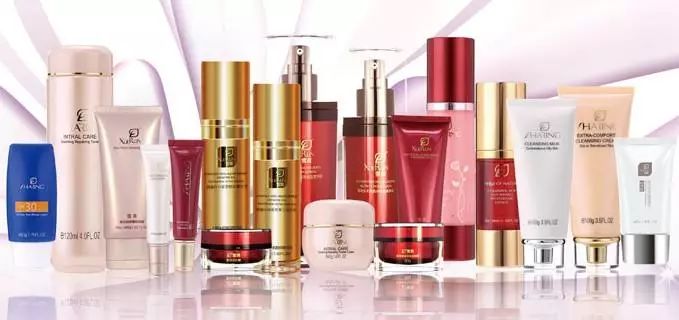 败家女花了三十多万买化妆品,败家女人的化妆品