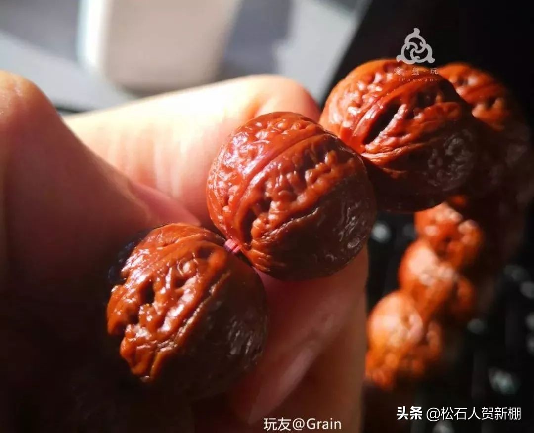 最容易盘出包浆的手串,盘玩包浆后变黑的文玩