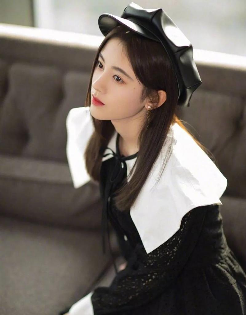 贝雷帽怎么戴才真的显脸小,贝雷帽适合什么样的脸型女人戴