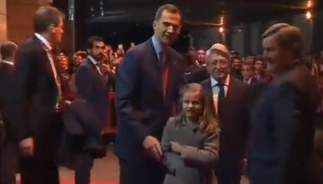 莱昂诺尔受伤,莱昂诺尔13岁演讲视频完整版