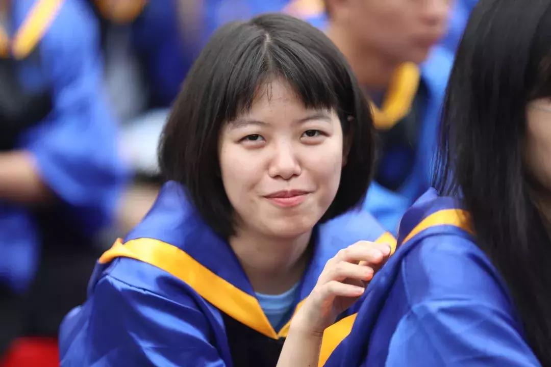 毕业啦难舍难分,毕业啦很舍不得离开