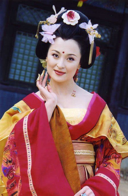 唐玄宗第一次见杨贵妃的记载,杨玉环和唐玄宗相见杨贵妃秘史