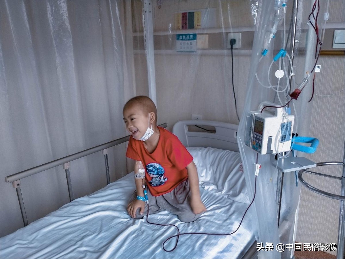 古稀之年爷爷身患肠炎却不治疗，只为孙子能够早日回家