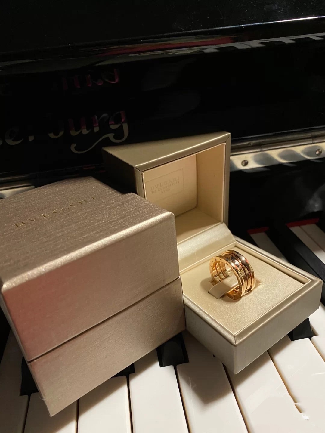 宝格丽戒指如何鉴定真伪，几个小方法，你知道吗？