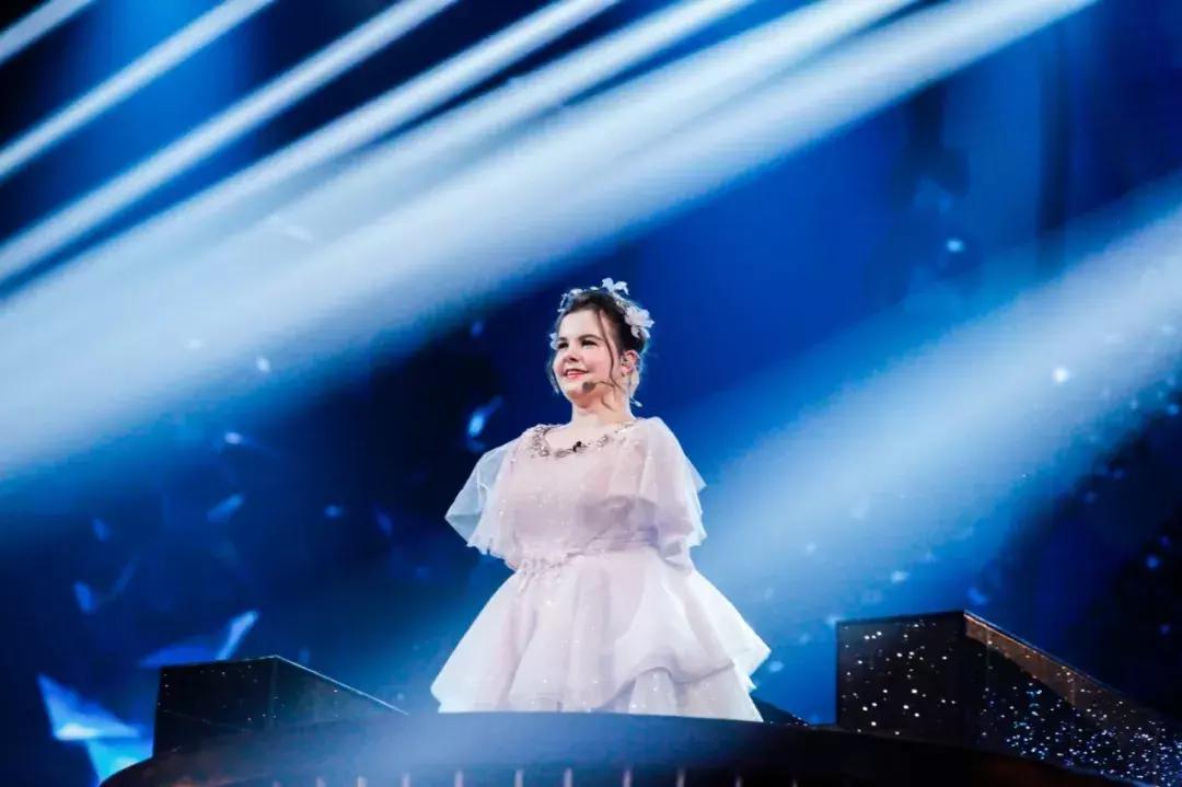 《巅峰之夜》:比顶级才艺更触动人心的,是跨越国界的共通情感