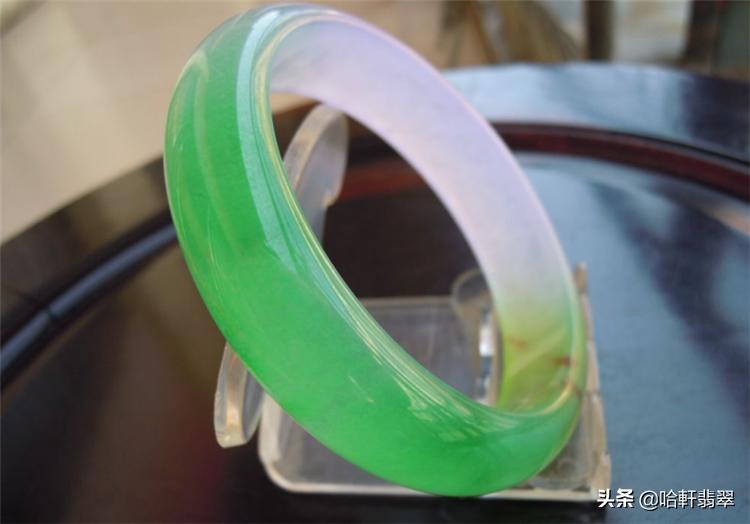 翡翠飘花戴身上会生长么,飘花翡翠戴久了变化图